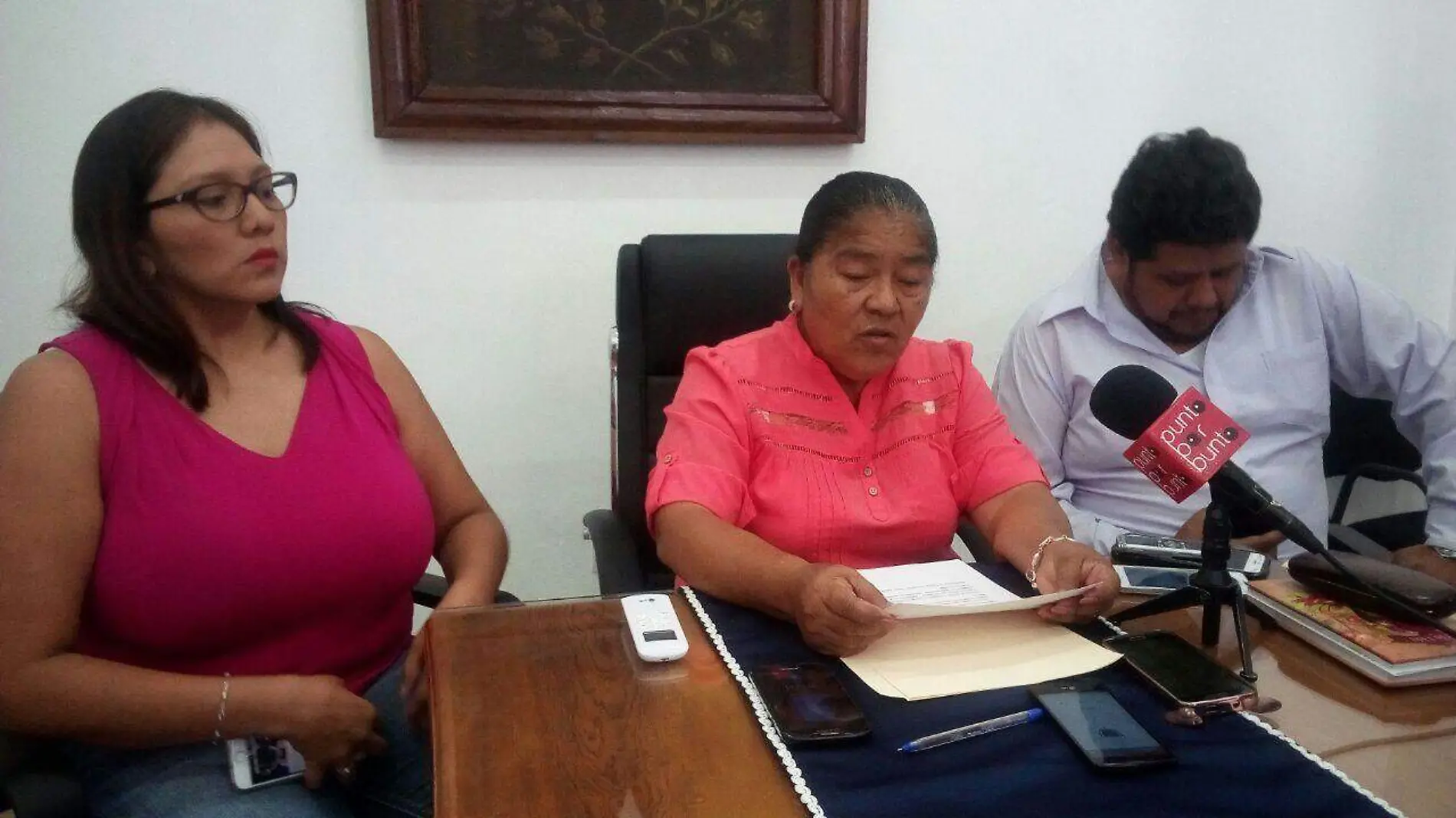 Juana Ocampo ofrece rueda de prensa acompañada del secretario de Gobierno de Temixco